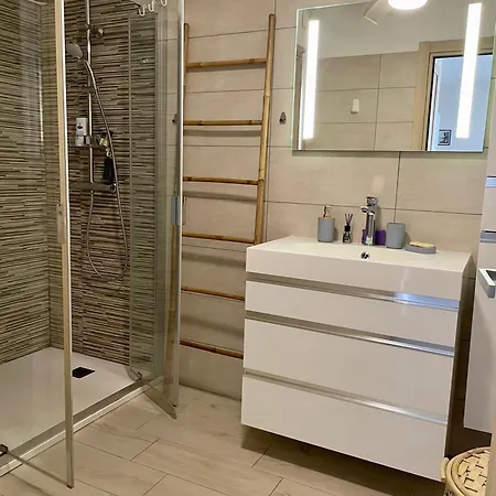 T2 Moderne Et Lumineux, Clim, Terrasse Et Vue Appartement *